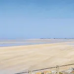 בית נופש Nice Home In Montmartin-Sur-Mer Montmartin-sur-Mer